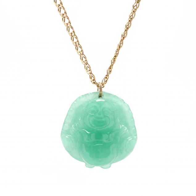 GOLD AND JADE PENDANT NECKLACE Carved