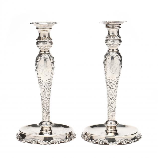 A PAIR OF STERLING SILVER CANDLESTICKS 347691