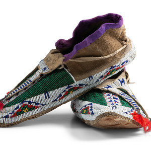 Sioux Beaded Hide Moccasins ca 34775e