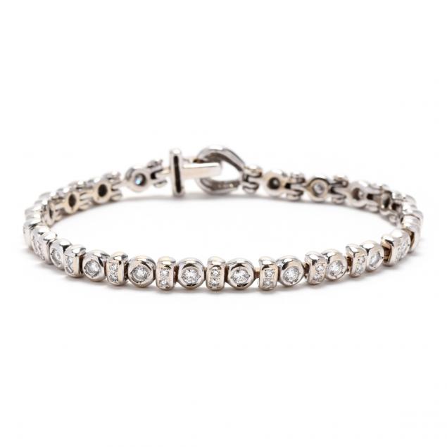 WHITE GOLD AND DIAMOND BUCKLE BRACELET 347a08