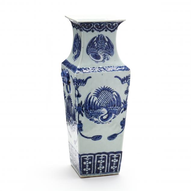 A CHINESE BLUE AND WHITE PORCELAIN