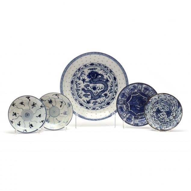 A GROUP OF ASIAN BLUE AND WHITE PORCELAIN