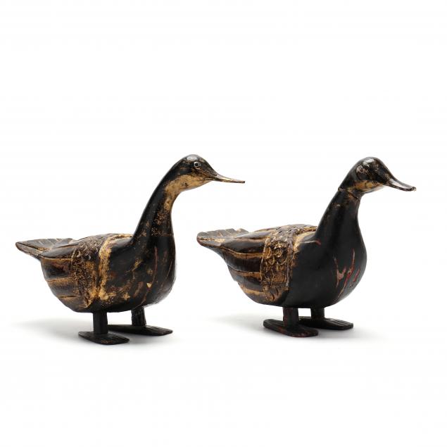 PAIR OF CHINESE CARVED AND LACQUERED 347b91