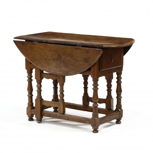 WILLIAM AND MARY WALNUT GATE-LEG TABLE