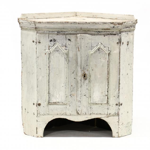 ANTIQUE PAINTED DIMINUTIVE CORNER