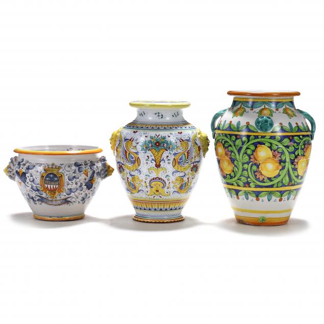 THREE ITALIAN FAIENCE GLAZED URNS 347d44