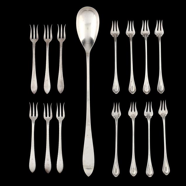A GROUP OF STERLING SILVER FLATWARE 34592a
