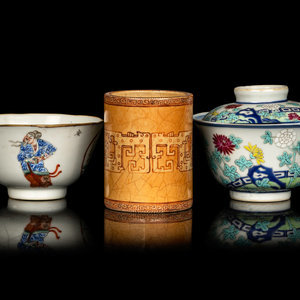 Three Chinese Porcelain Wares
Late 19th-20th