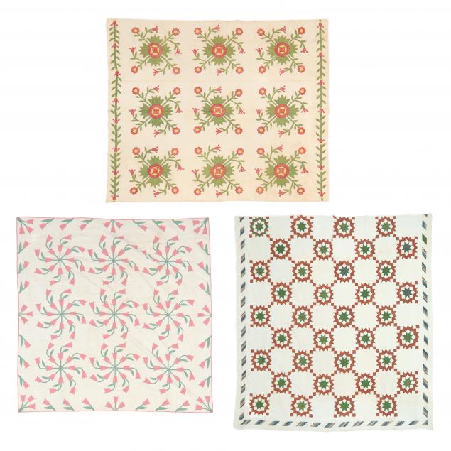 THREE VINTAGE QUILTS The first 345cb9