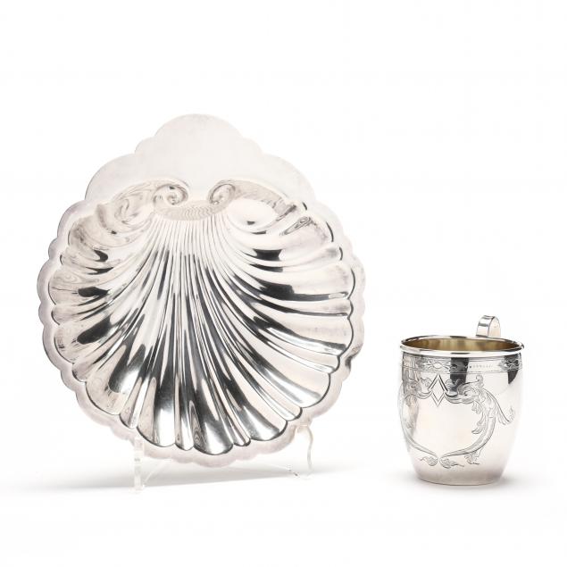 A STERLING SILVER SHELL DISH AND