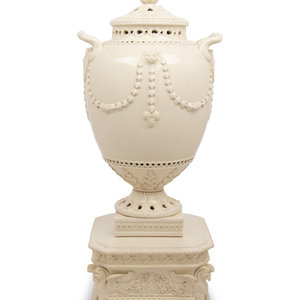 A Large Wedgwood Queensware Urn 19th 345e1d