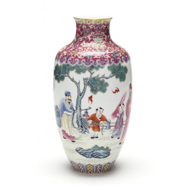 A CHINESE PORCELAIN FAMILLE ROSE
