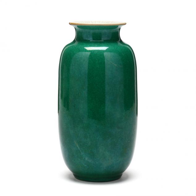 A CHINESE APPLE GREEN GLAZED PORCELAIN