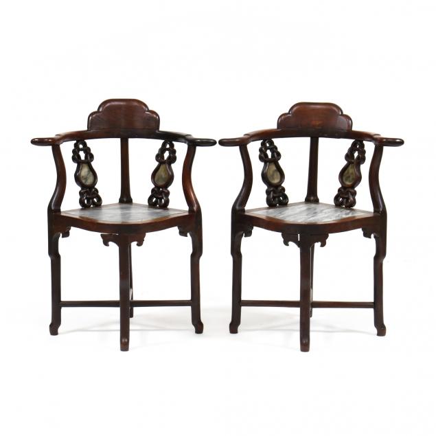 A PAIR OF CHINESE CARVED ROSEWOOD 345e57