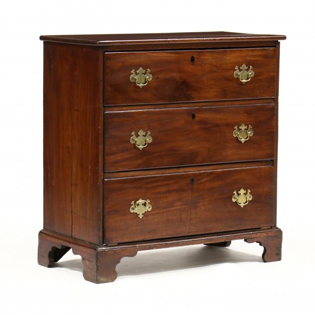 ANTIQUE ENGLISH MAHOGANY CHEST OF DRAWERS