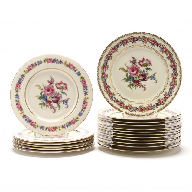 TWO SETS OF SIMILAR DINNER PLATES 345fa7