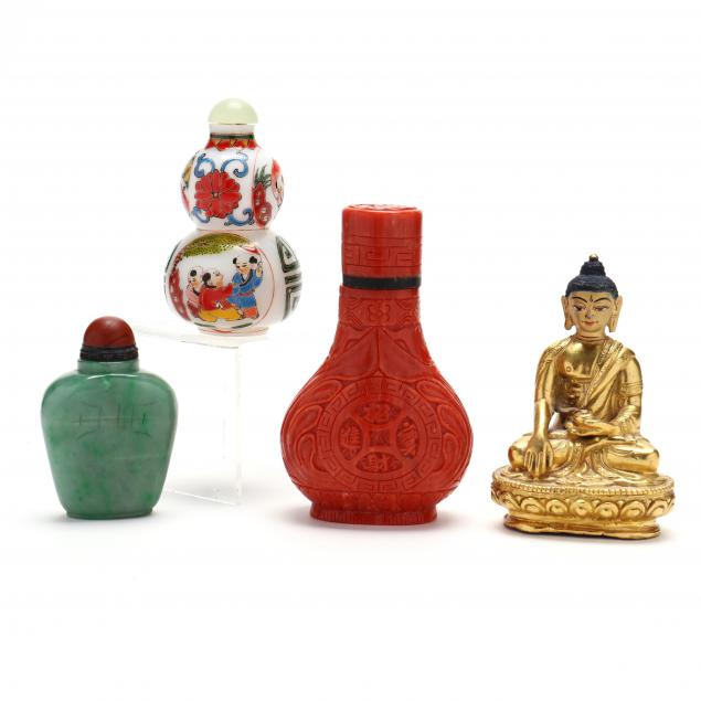 THREE CHINESE SNUFF BOTTLES AND 348edb