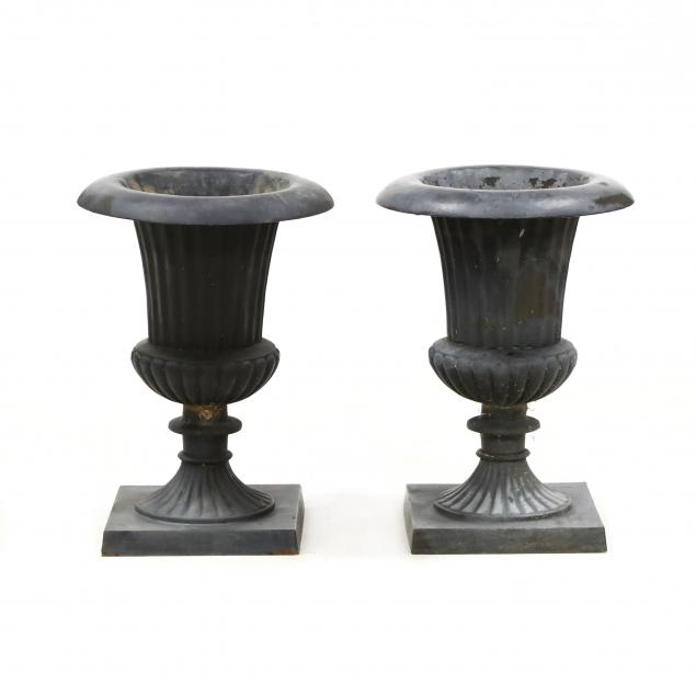 PAIR OF CLASSICAL STYLE CAST IRON 348fcc