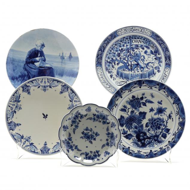 GROUP OF FIVE ROYAL DELFT PLATES 349081