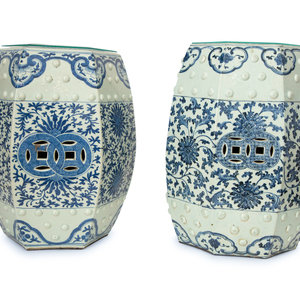 A Near Pair of Chinese Export Porcelain 3490ad