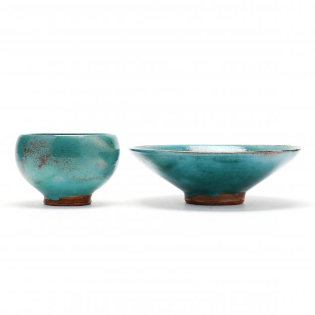TWO CHINESE BLUE GLAZED BOWLS, JUGTOWN