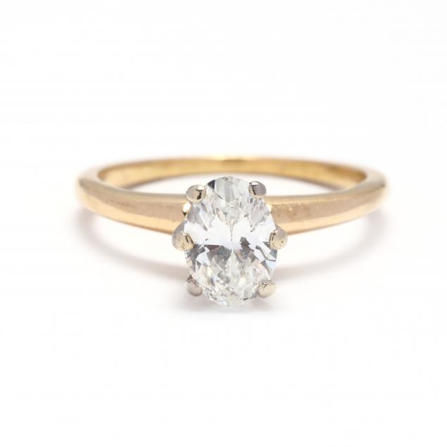 DIAMOND SOLITAIRE RING The oval