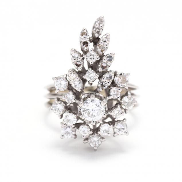 WHITE GOLD AND DIAMOND CLUSTER