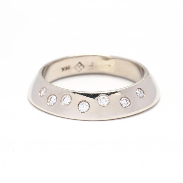 WHITE GOLD AND DIAMOND BAND The