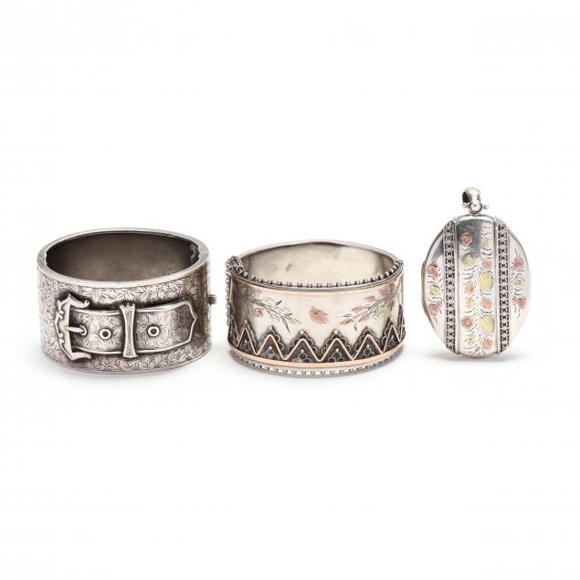 THREE SILVER JEWELRY ITEMS To include  349309