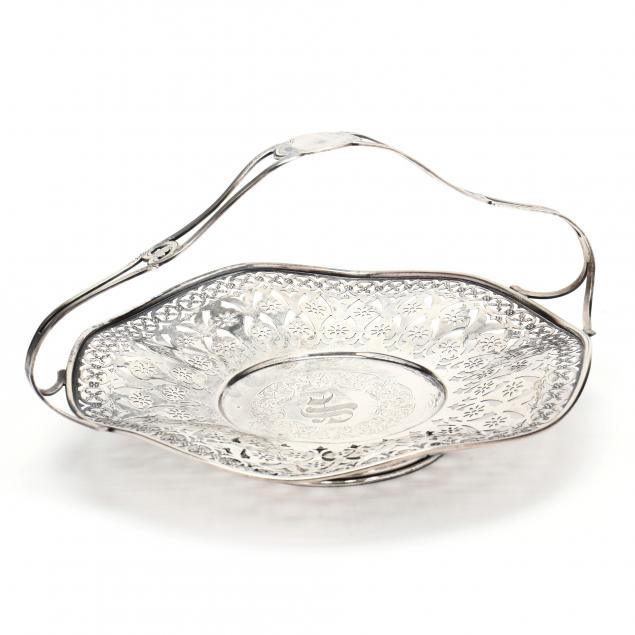 A RETICULATED STERLING SILVER CAKE PLATE