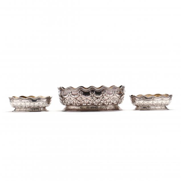 THREE VICTORIAN SILVER GARNITURE 3493b0