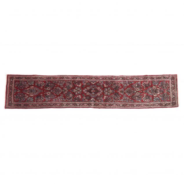SAROUK RUNNER Red field with repeating 3493f1
