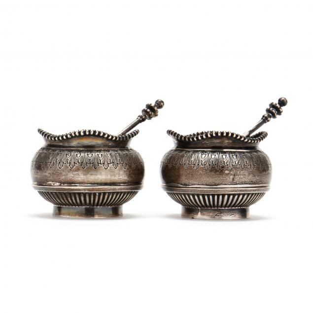 A PAIR OF VICTORIAN SILVER SALT 34950c