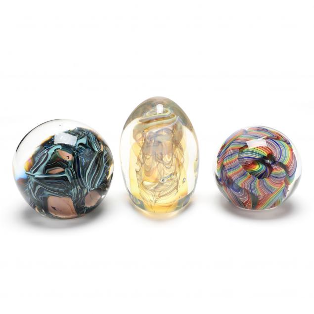 THREE SIGNED ART GLASS PAPERWEIGHTS 34979f