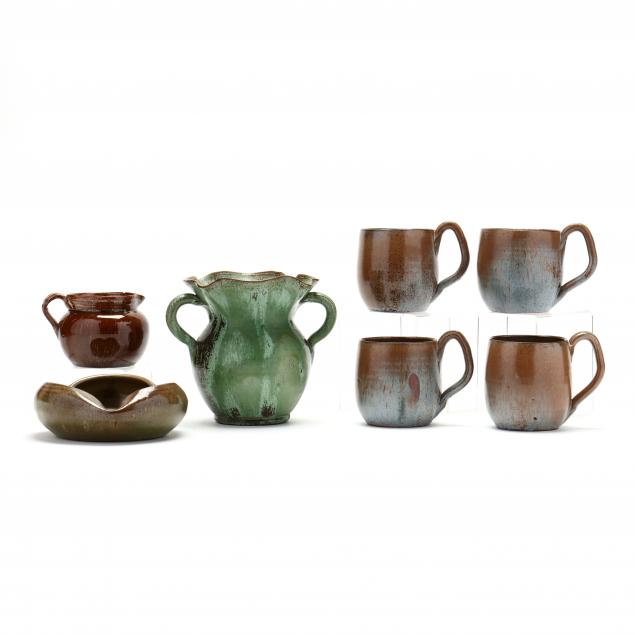  A SELECTION OF A R COLE POTTERY 349856