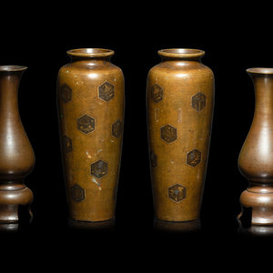 Two Pairs of Japanese Bronze Vases Late 34999e