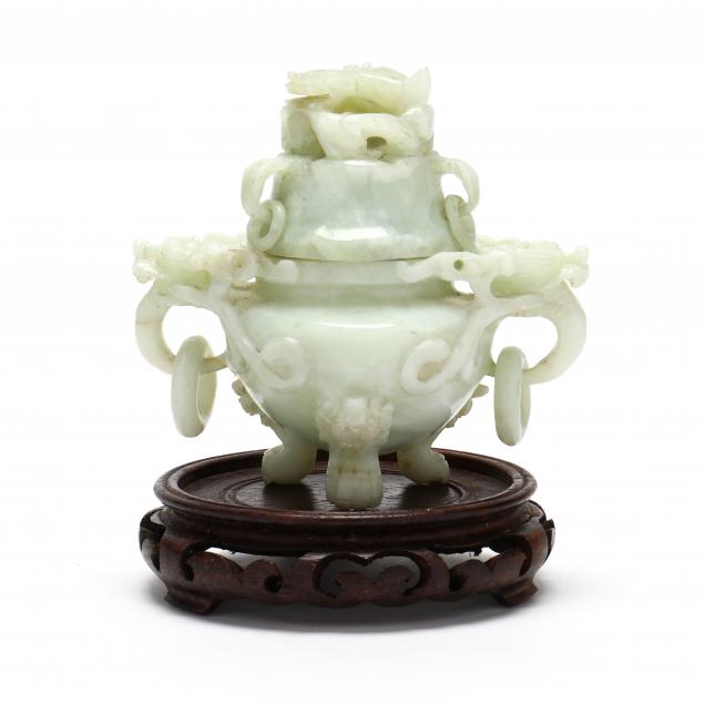 A CHINESE HARDSTONE JAR WITH COVER 3499a7