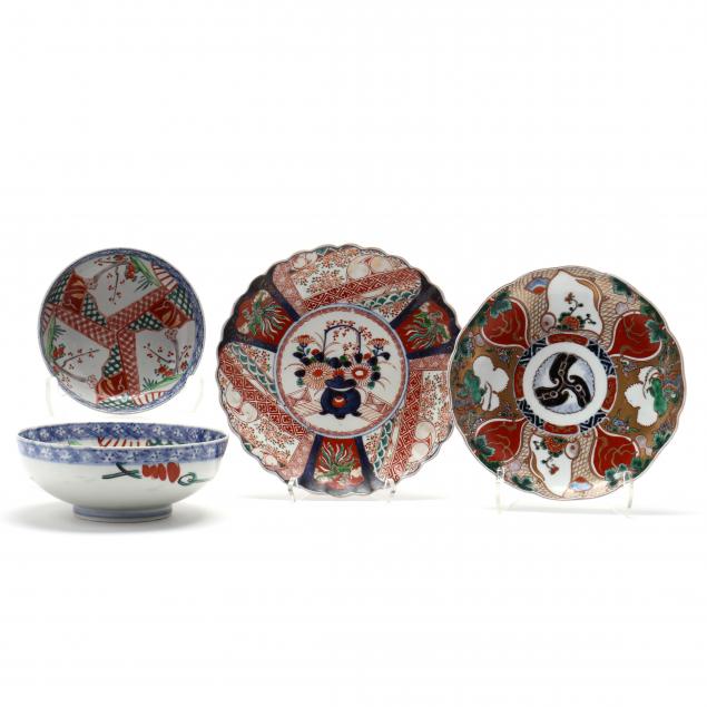 A GROUP OF ANTIQUE JAPANESE IMARI