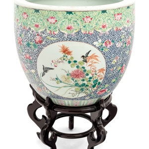 A Chinese Famille Rose Porcelain 349b10