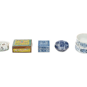 Six Chinese Porcelain Articles comprising 349b18