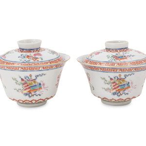 A Pair of Chinese Famille Rose 349b1e