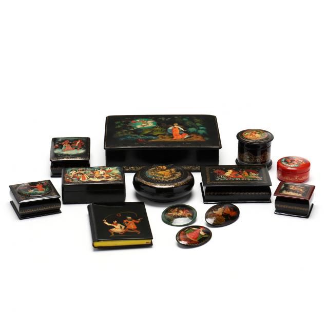 THIRTEEN PIECES OF RUSSIAN LACQUERWARE