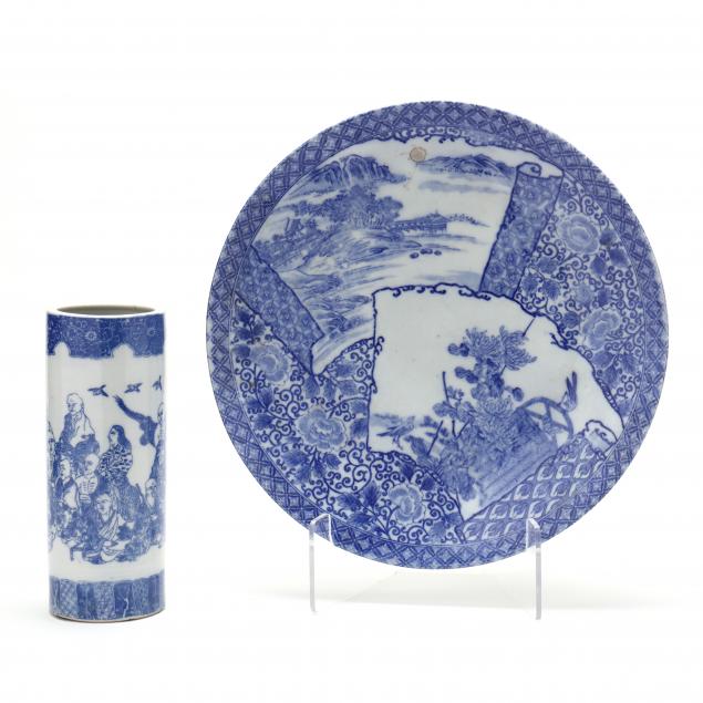 A JAPANESE PORCELAIN ARITA WARE CHARGER