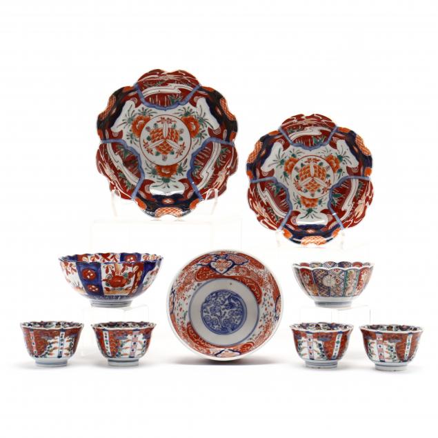 A GROUP OF JAPANESE IMARI BOWLS  Late