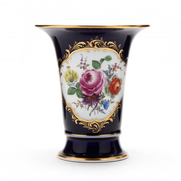 MEISSEN BEAKER VASE Early 20th 349cce