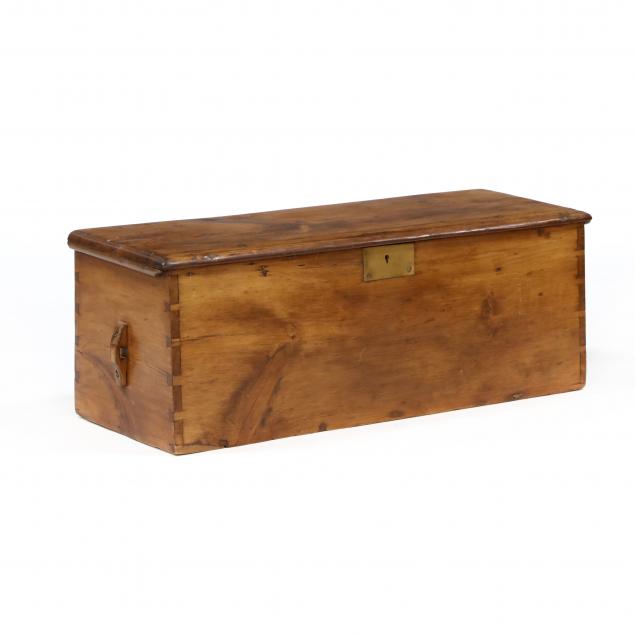 NEW ENGLAND PINE SEA CHEST Early