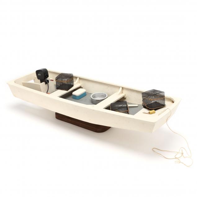 MODEL OF A MARINE BOAT WITH CRABBING