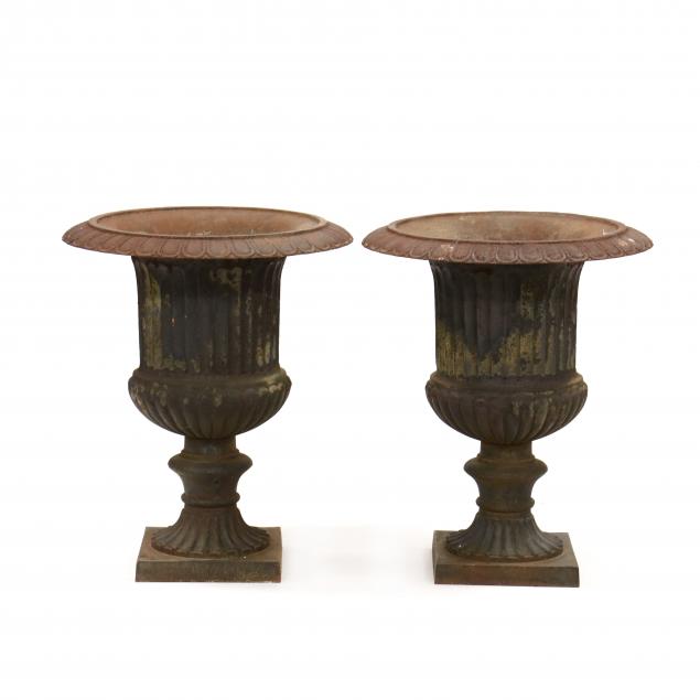 PAIR OF CLASSICAL STYLE IRON GARDEN