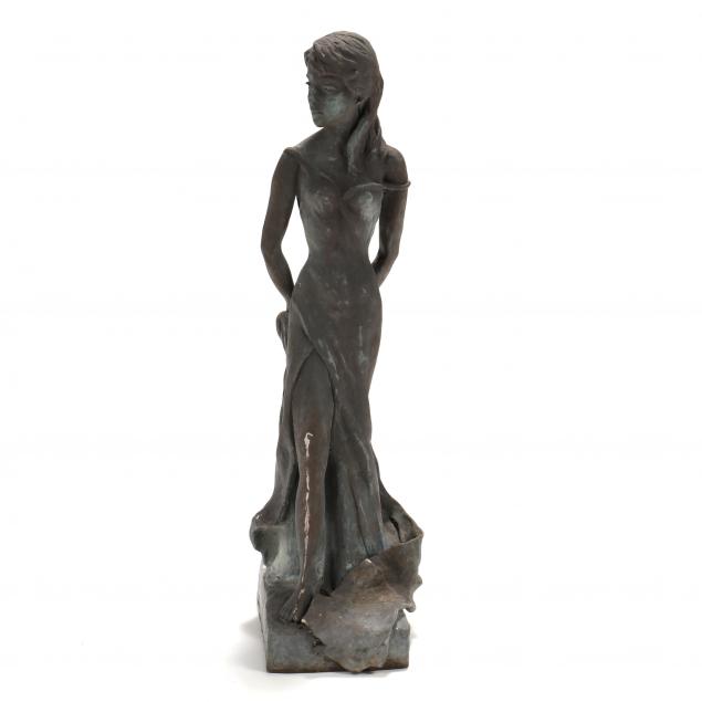 STANDING FEMALE GARDEN STATUE  34a0b5