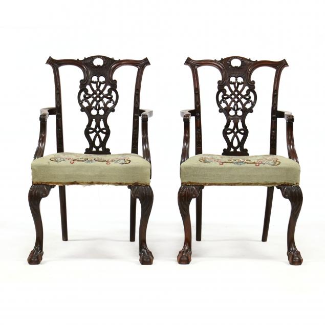 PAIR OF ANTIQUE ENGLISH CHIPPENDALE 34a110